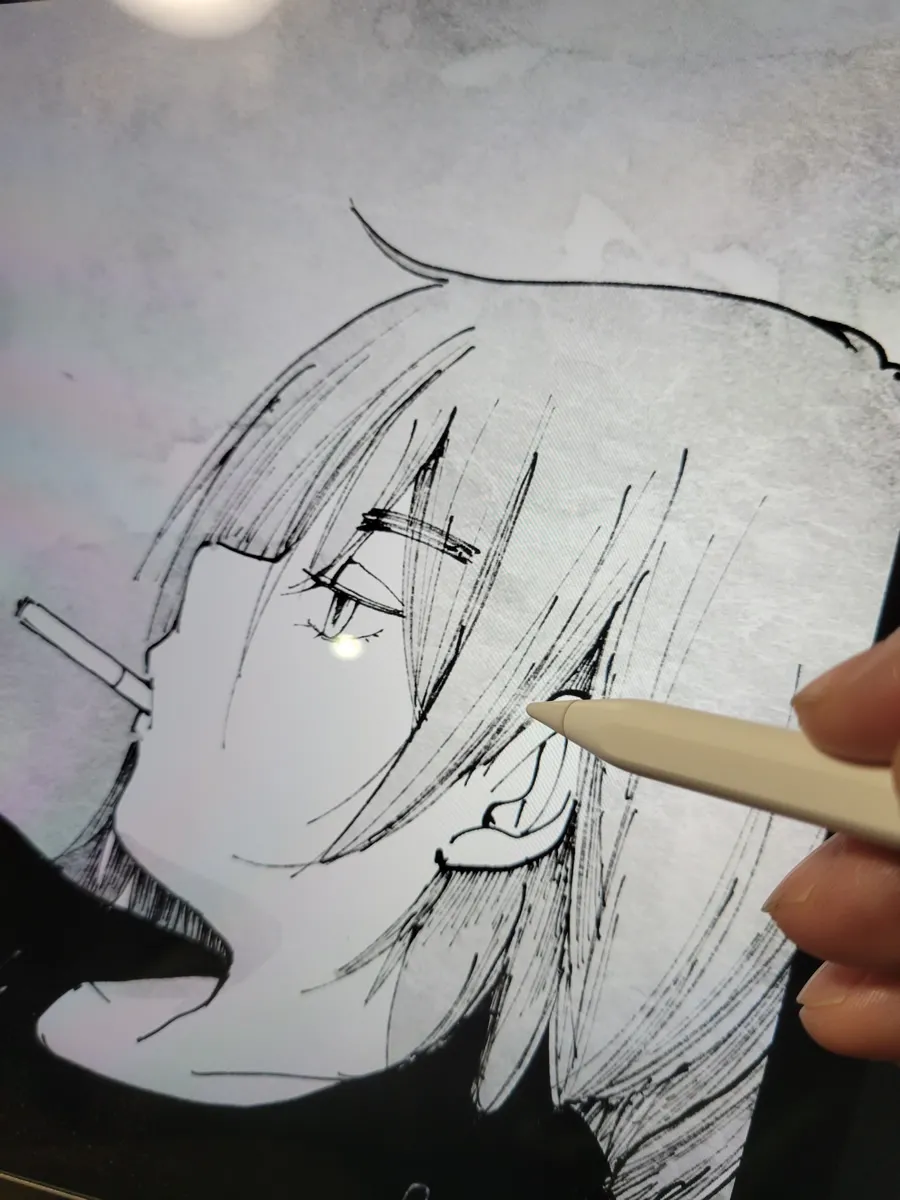 デジタルペンでタバコを咥えた人物を描いている