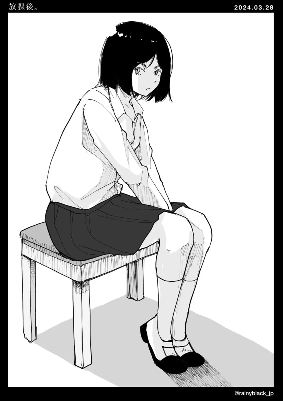 黒髪の女子学生が椅子に座り伏し目がちにしている