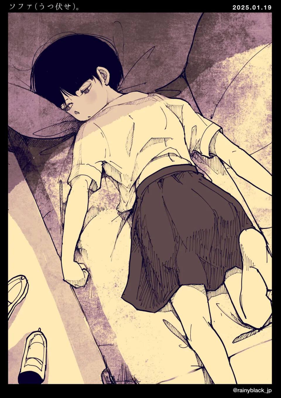黒髪の少年がソファにうつ伏せでいる